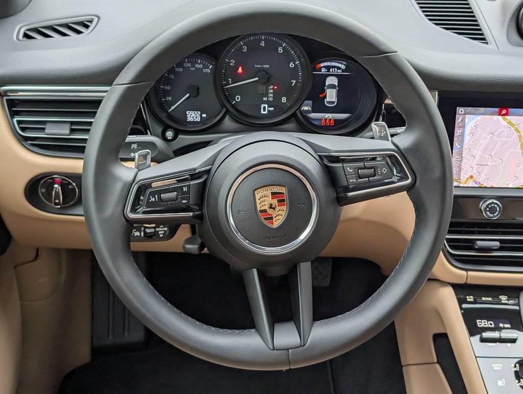 Certified 2025 Porsche Macan AWD/4WD image 18