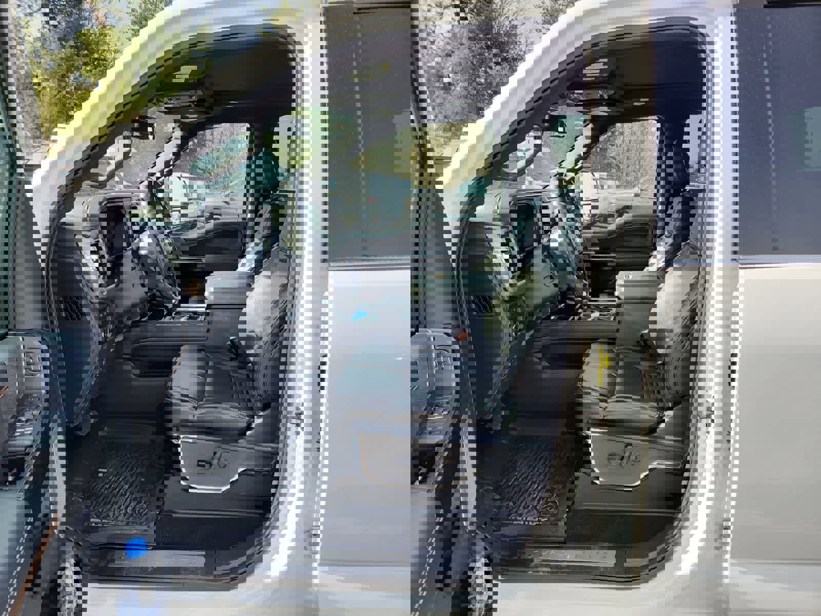 Used 2024 Ford F350 Platinum w/ FX4 Off-Road Package image 16