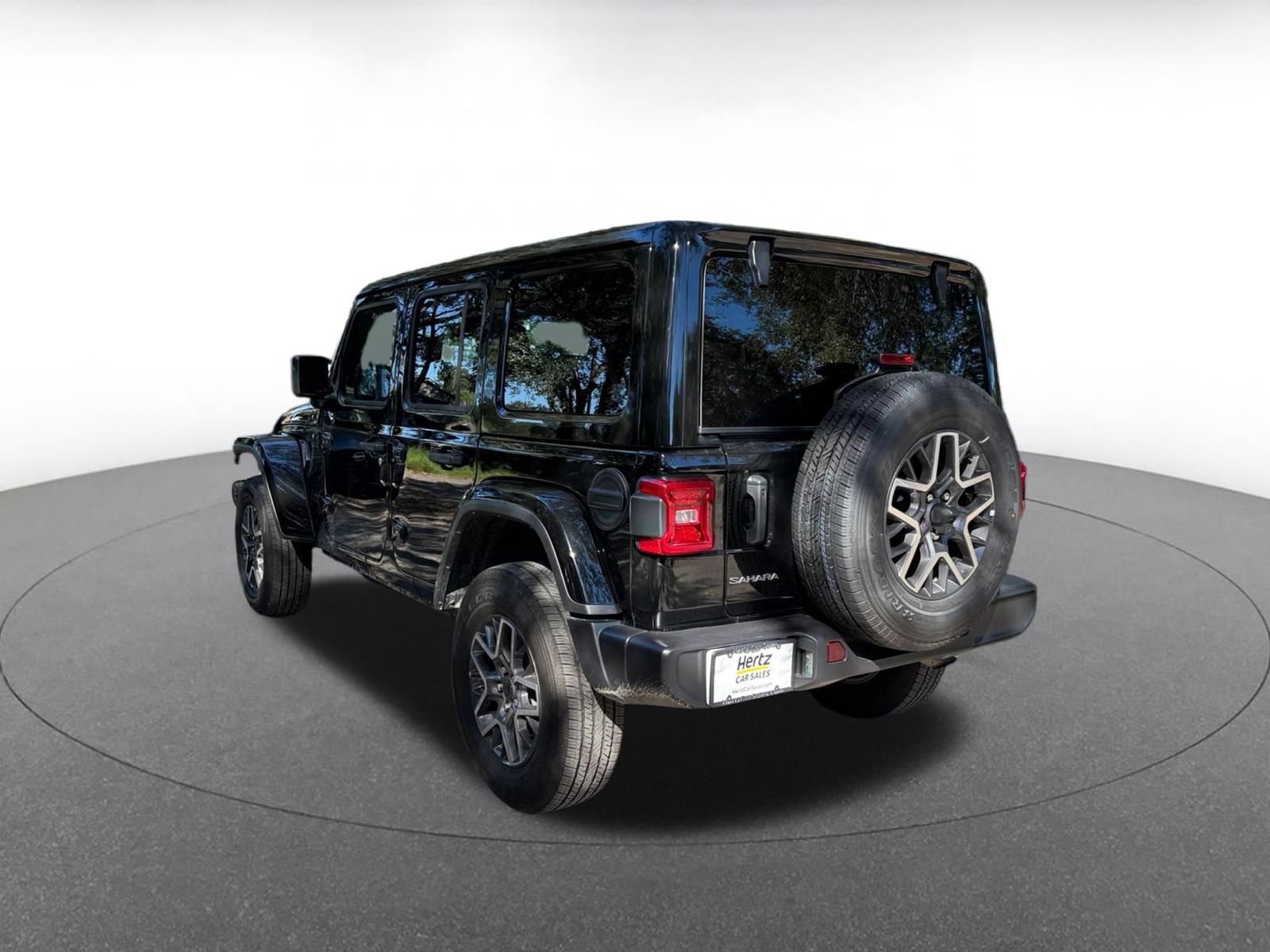 Used 2025 Jeep Wrangler Unlimited Sahara AWD/4WD image 6