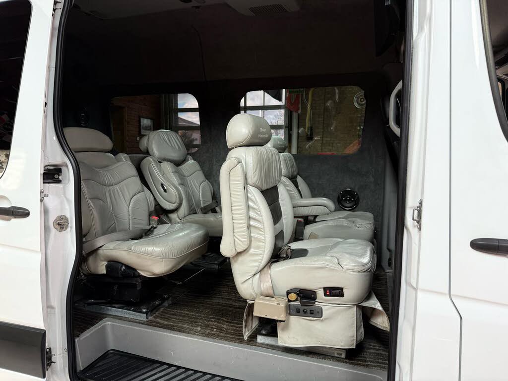 Used 2015 Freightliner Sprinter 2500 RWD image 24