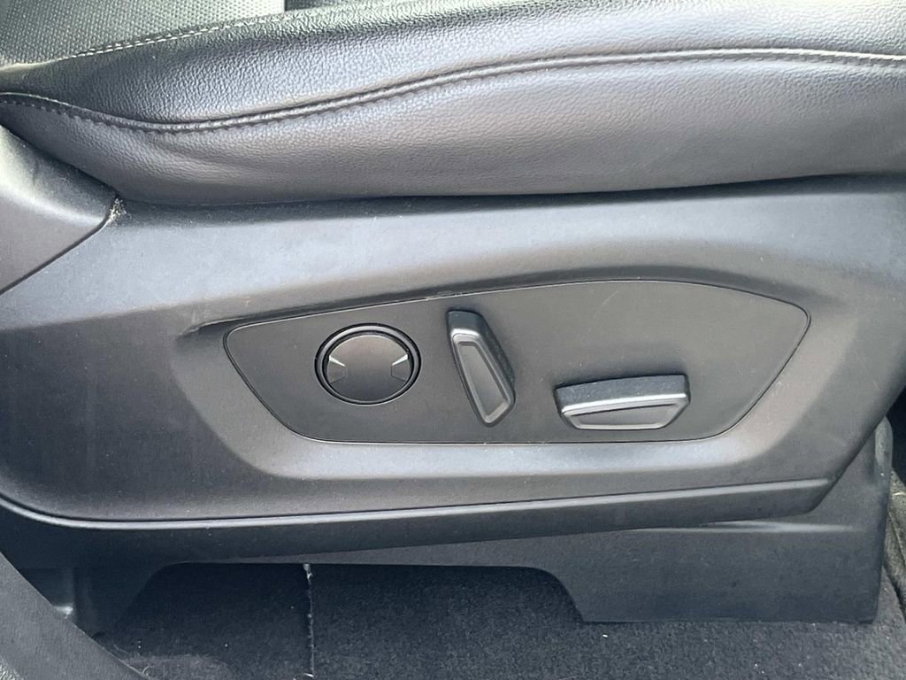 Used 2023 Ford Explorer Limited image 17