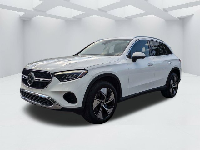 Used 2023 Mercedes-Benz GLC 300 w/ Exclusive Trim Package image 10