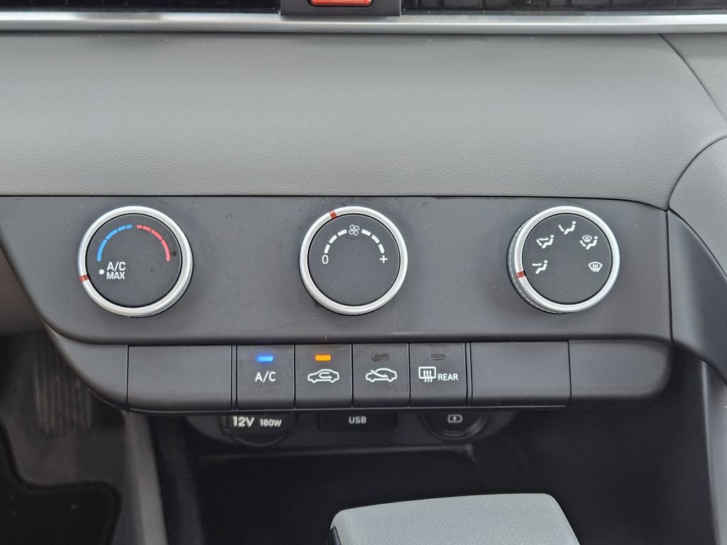 Used 2023 Hyundai Elantra SE FWD image 14