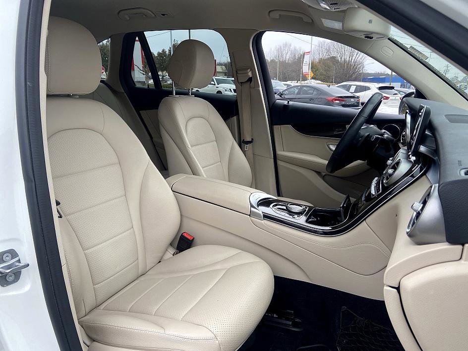 Used 2019 Mercedes-Benz GLC 300 4MATIC image 17