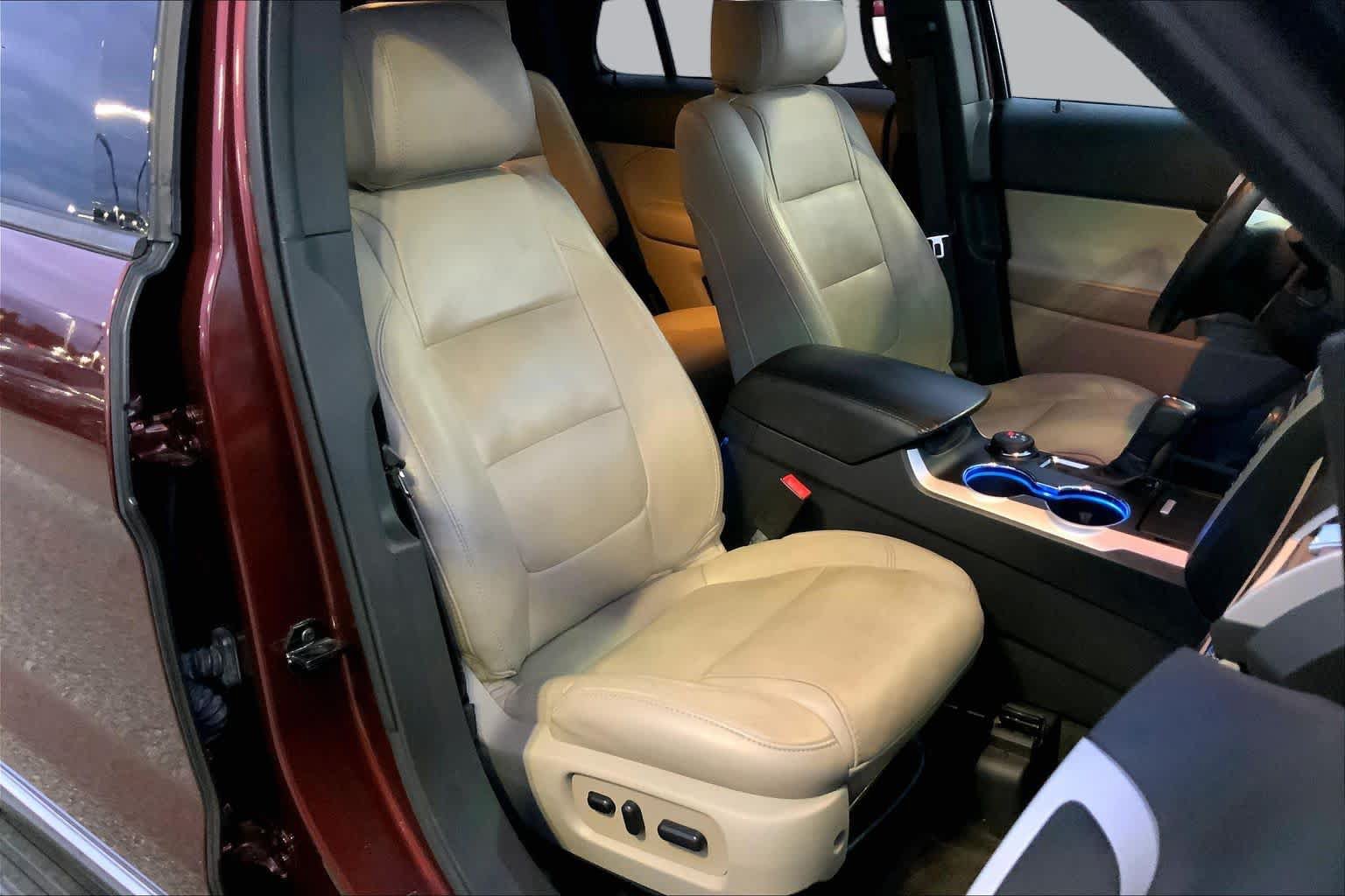Used 2015 Ford Explorer Limited w/ Equipment Group 301A AWD/4WD image 8