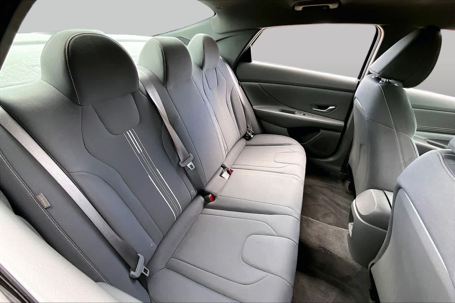 Used 2025 Hyundai Elantra Sport FWD image 18