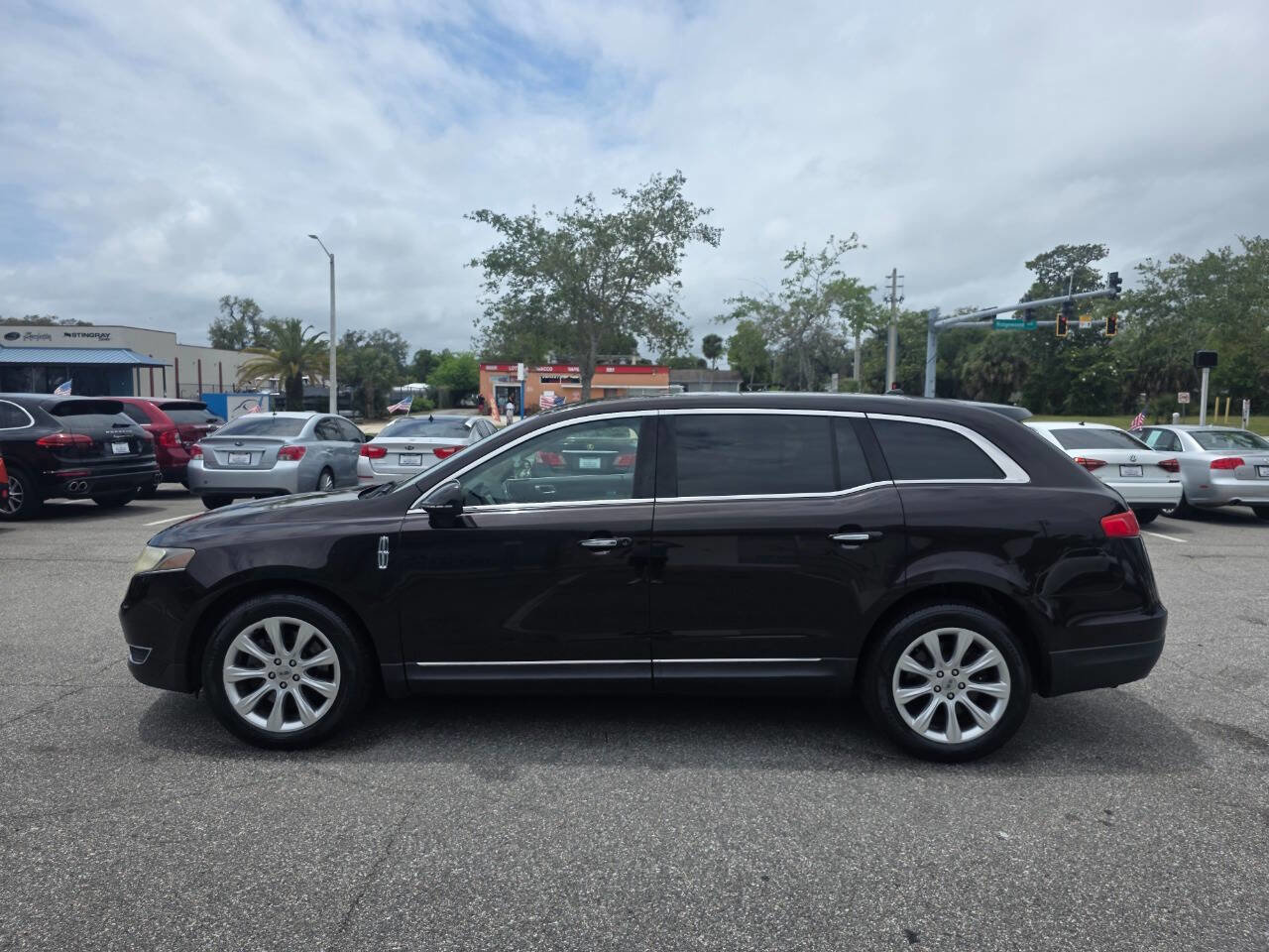 Used 2013 Lincoln MKT FWD image 7