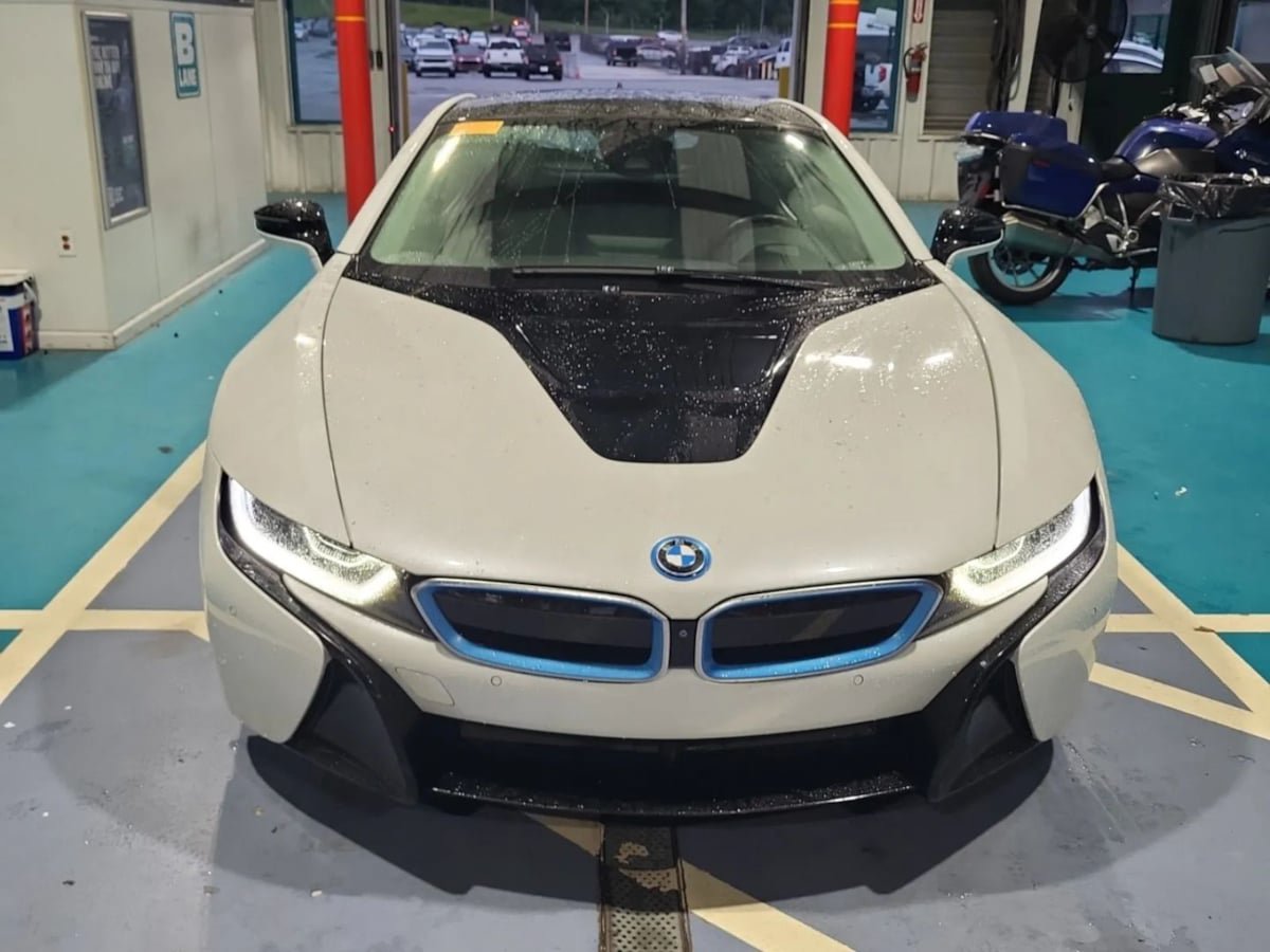 Used 2016 BMW i8 AWD/4WD image 6