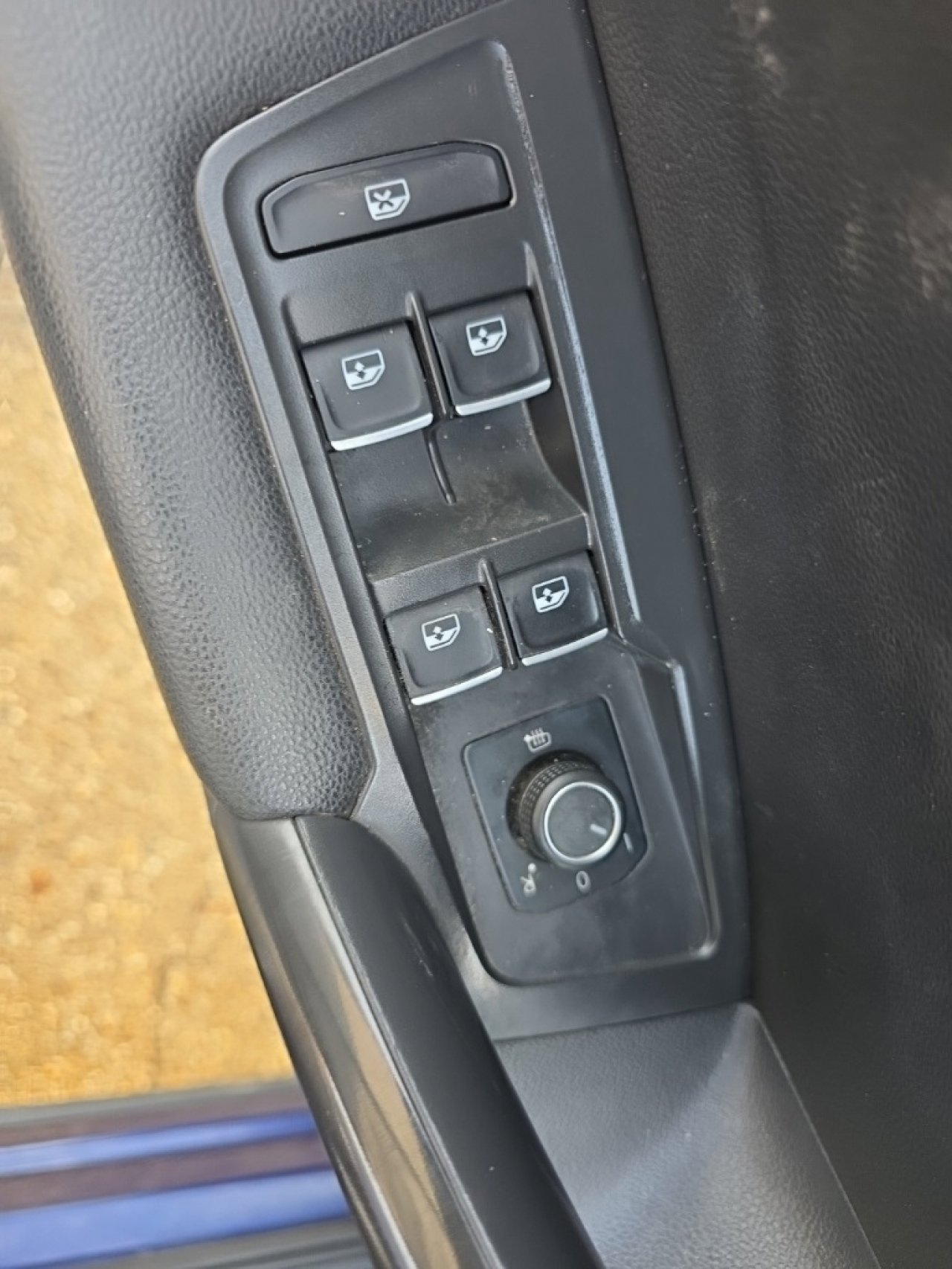 Used 2021 Volkswagen Tiguan SE image 26