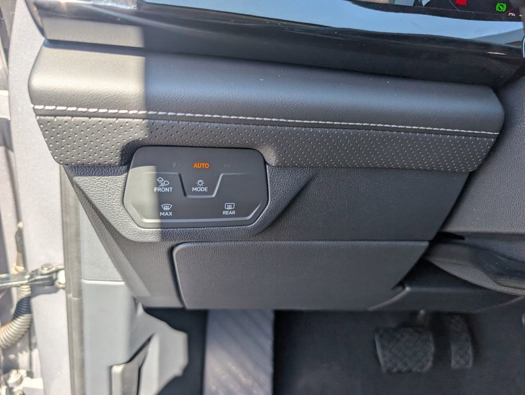 New 2025 Volkswagen Atlas SE image 19