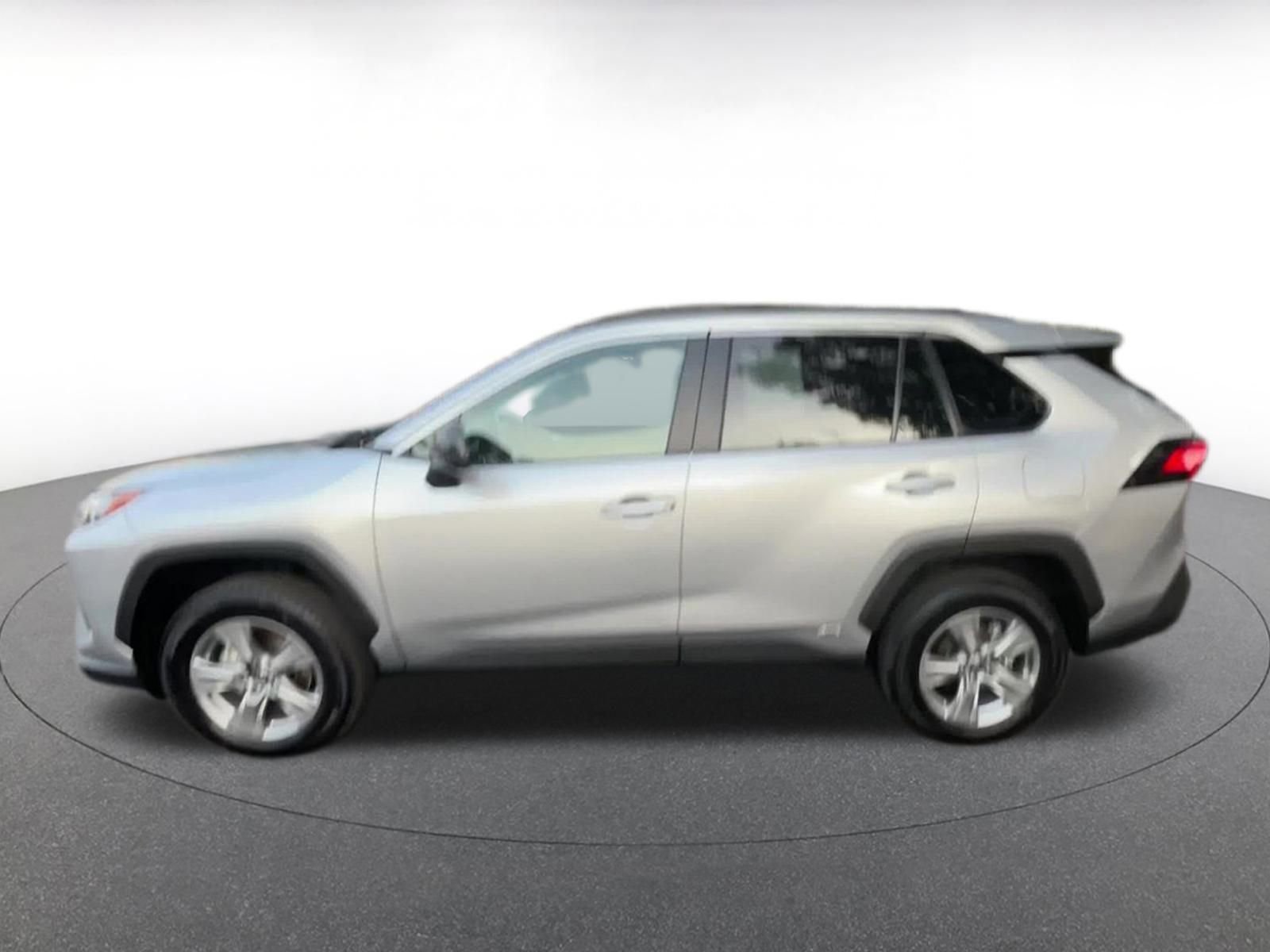 Used 2025 Toyota RAV4 LE image 9