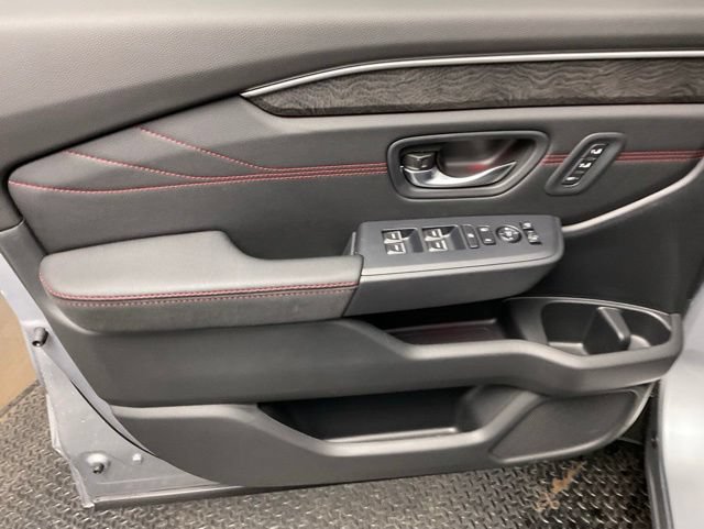 New 2026 Honda Pilot Black Edition image 10