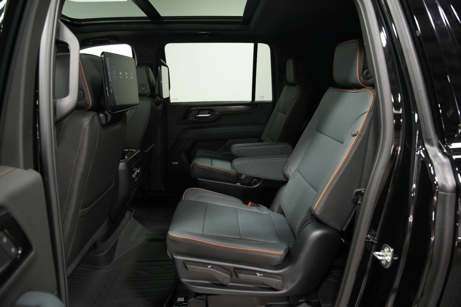 New 2026 GMC Yukon XL AT4 w/ AT4 Premium Plus Package AWD/4WD image 25