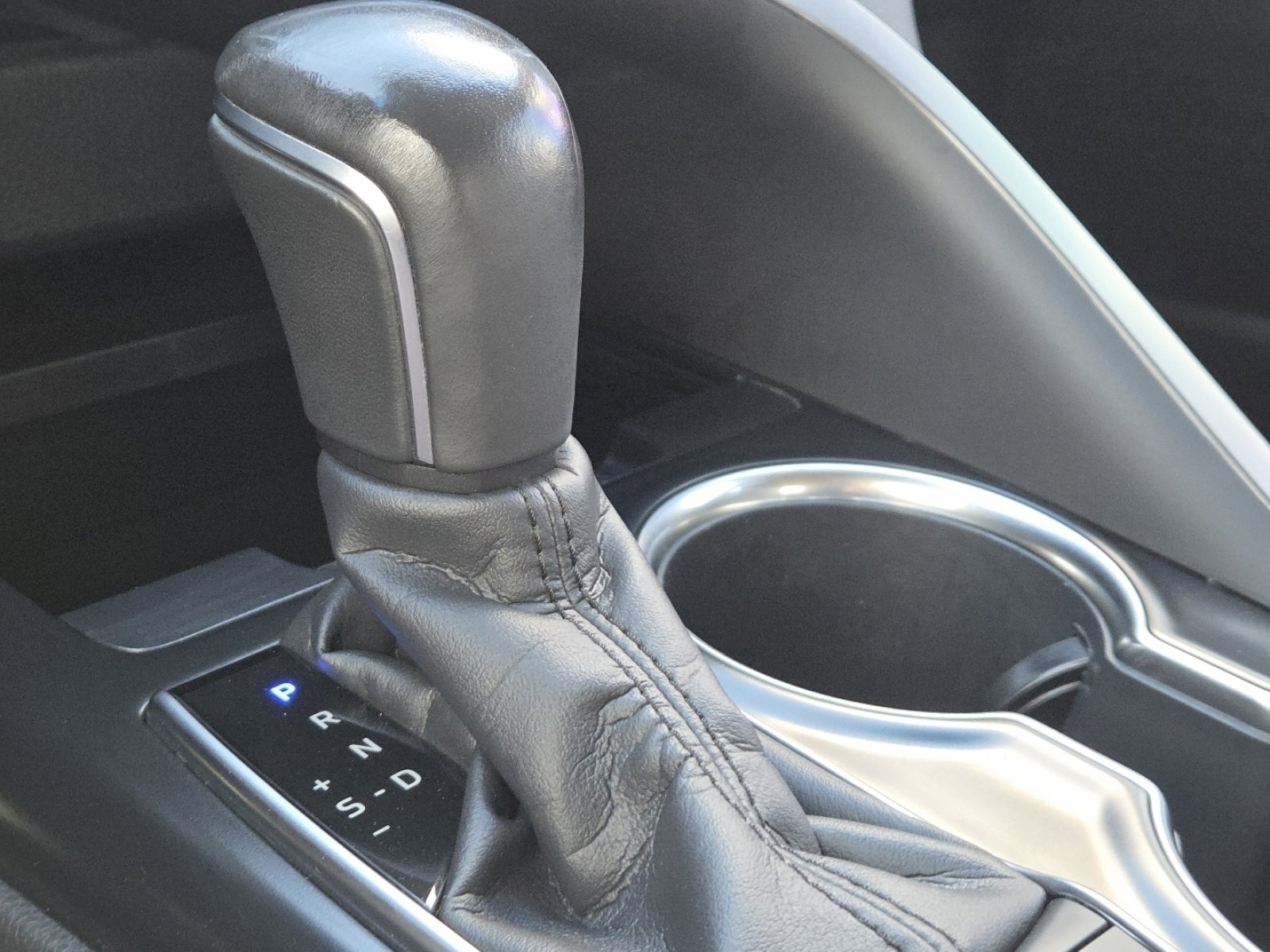 Used 2018 Toyota Camry XSE image 31