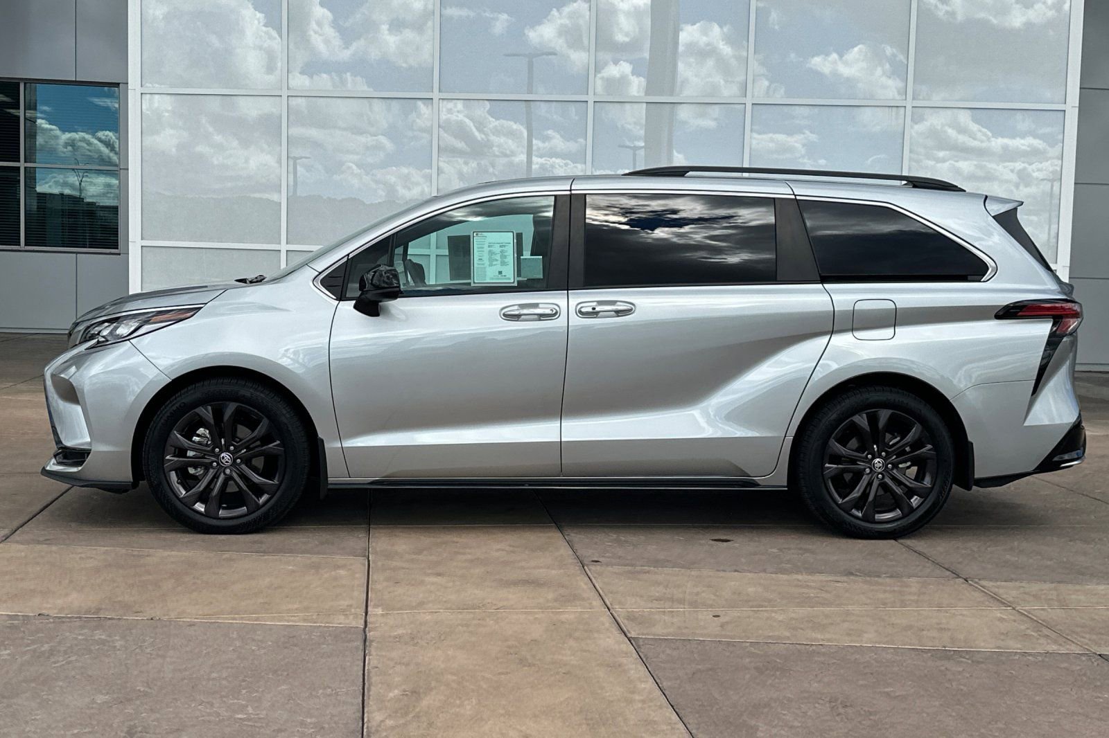 Certified 2024 Toyota Sienna XSE w/ XSE Plus Package image 8