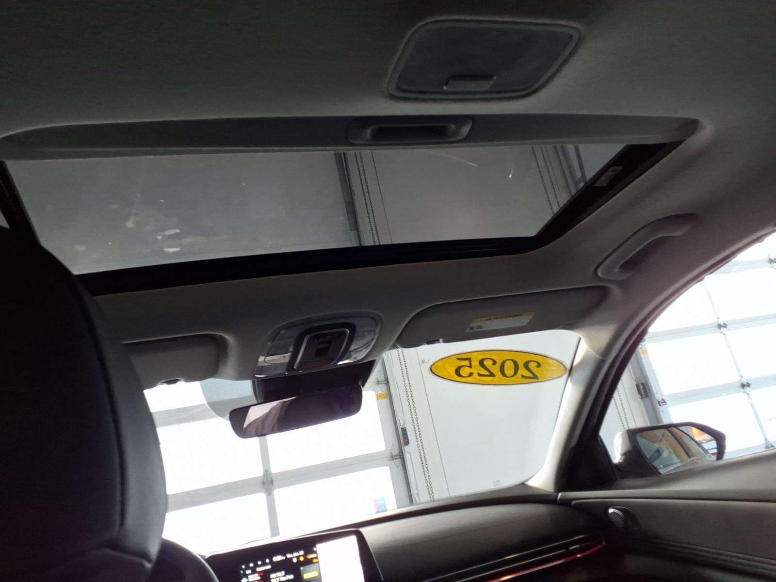 Certified 2025 Hyundai Elantra Limited image 15