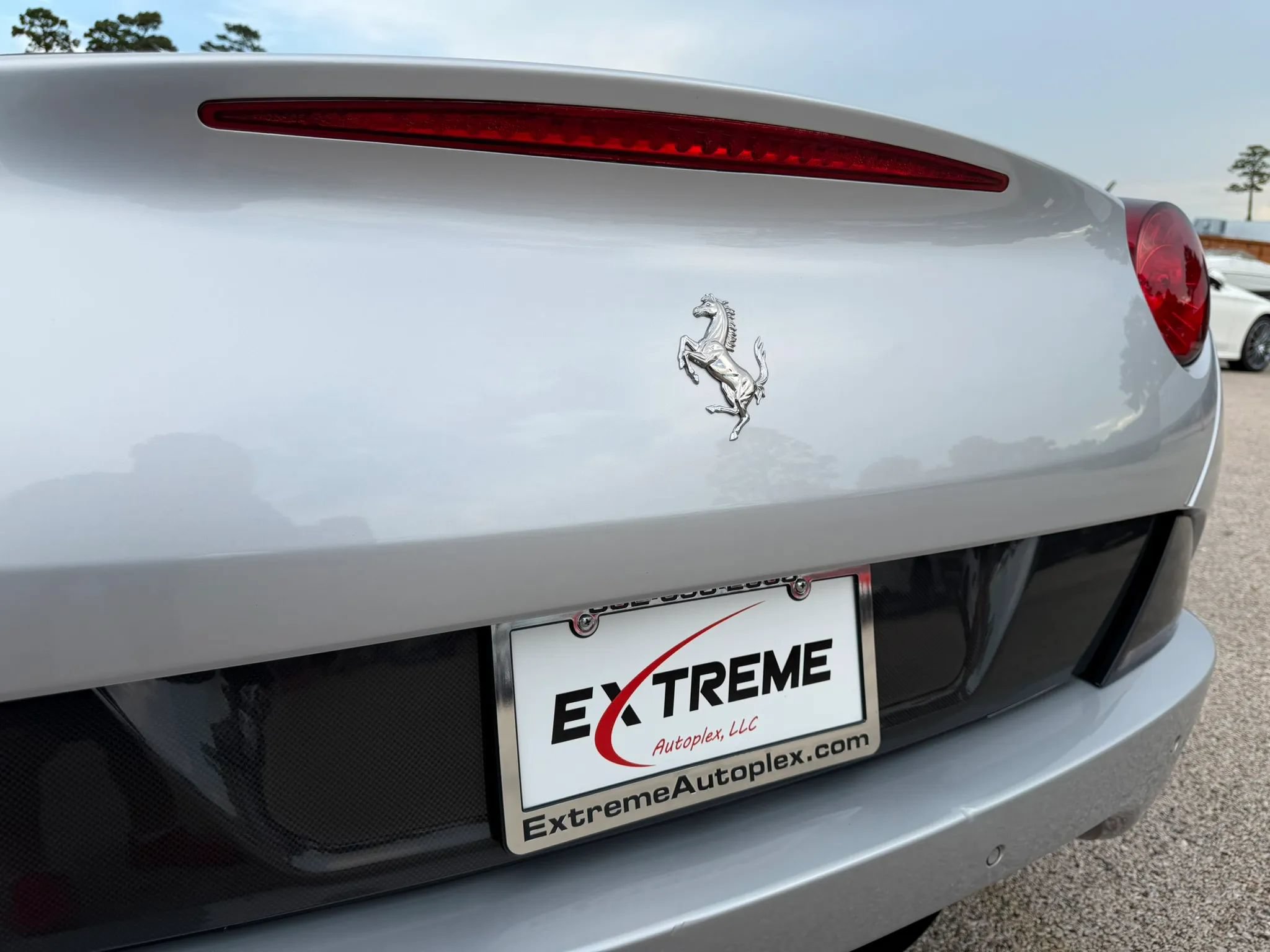 Used 2010 Ferrari California RWD image 18