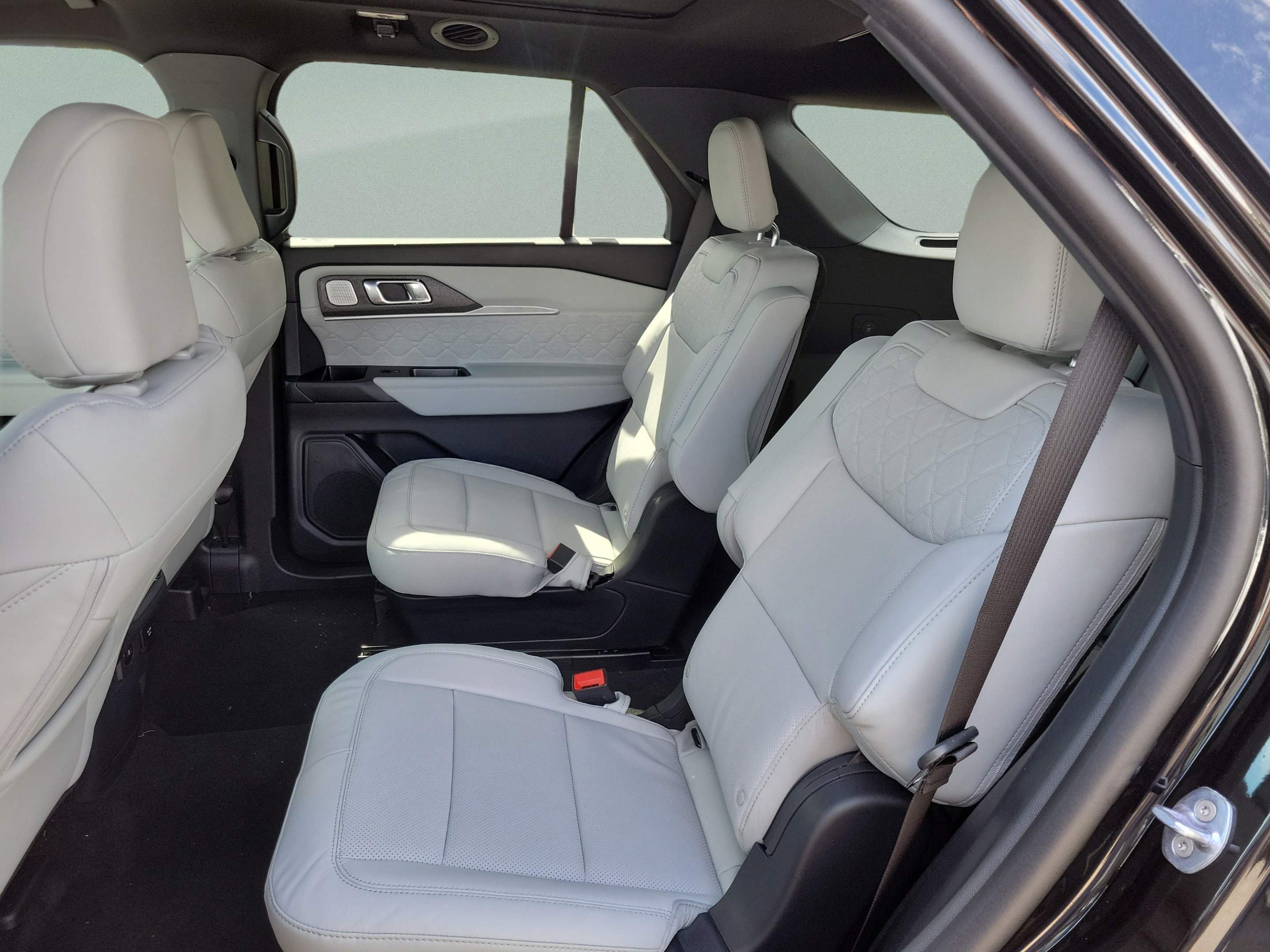 New 2027 Ford Explorer Platinum w/ 3.0L Ultimate Package AWD/4WD image 15