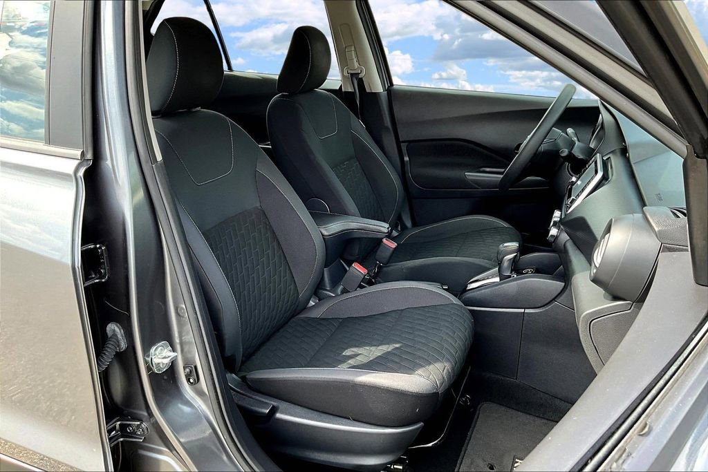 Used 2021 Nissan Kicks S image 31