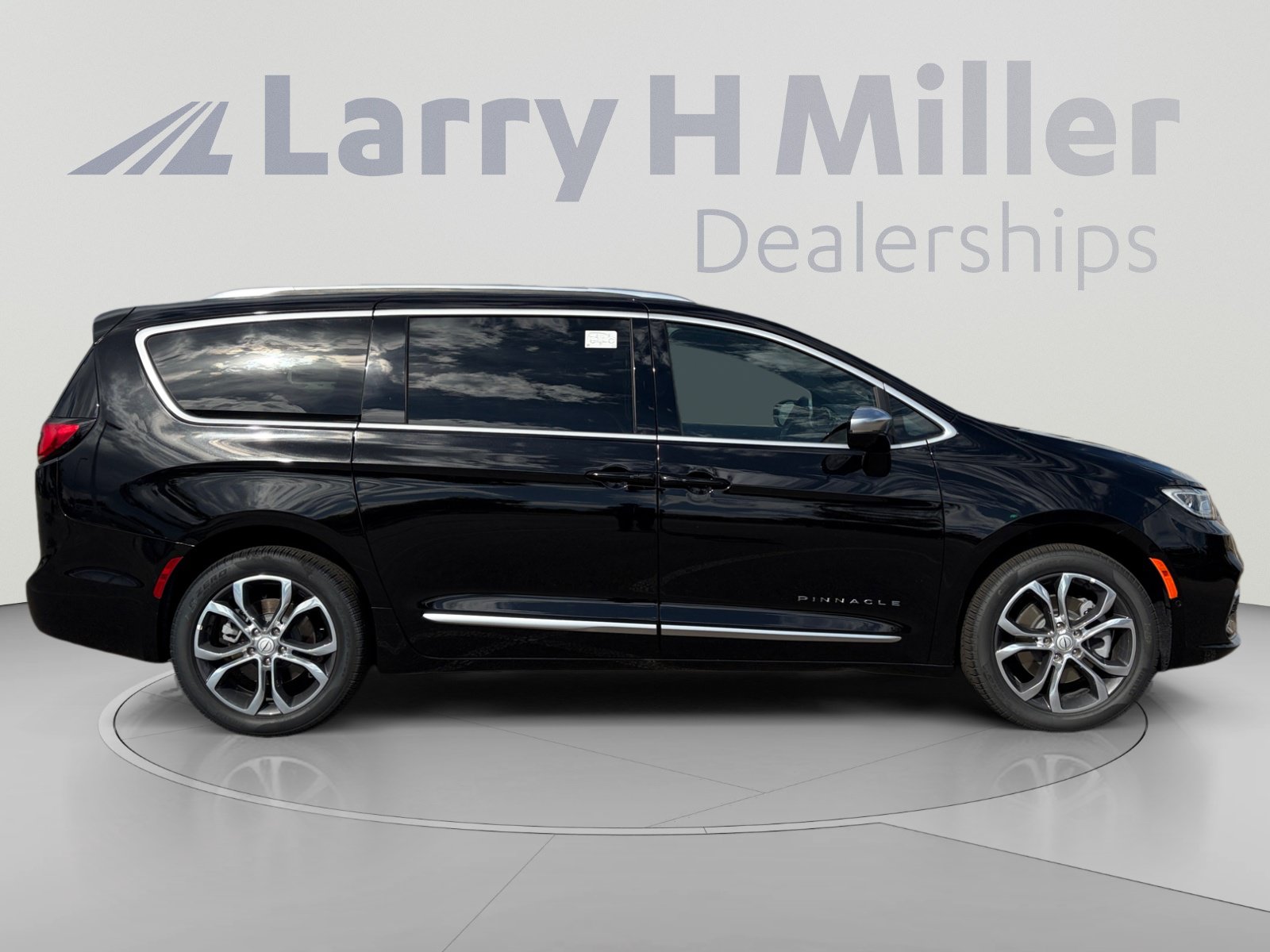 New 2026 Chrysler Pacifica Pinnacle AWD/4WD image 7