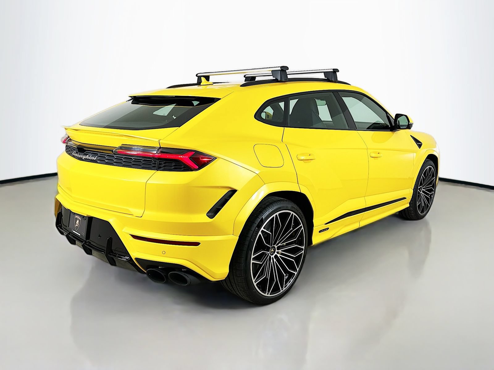 Used 2025 Lamborghini Urus SE AWD/4WD image 5