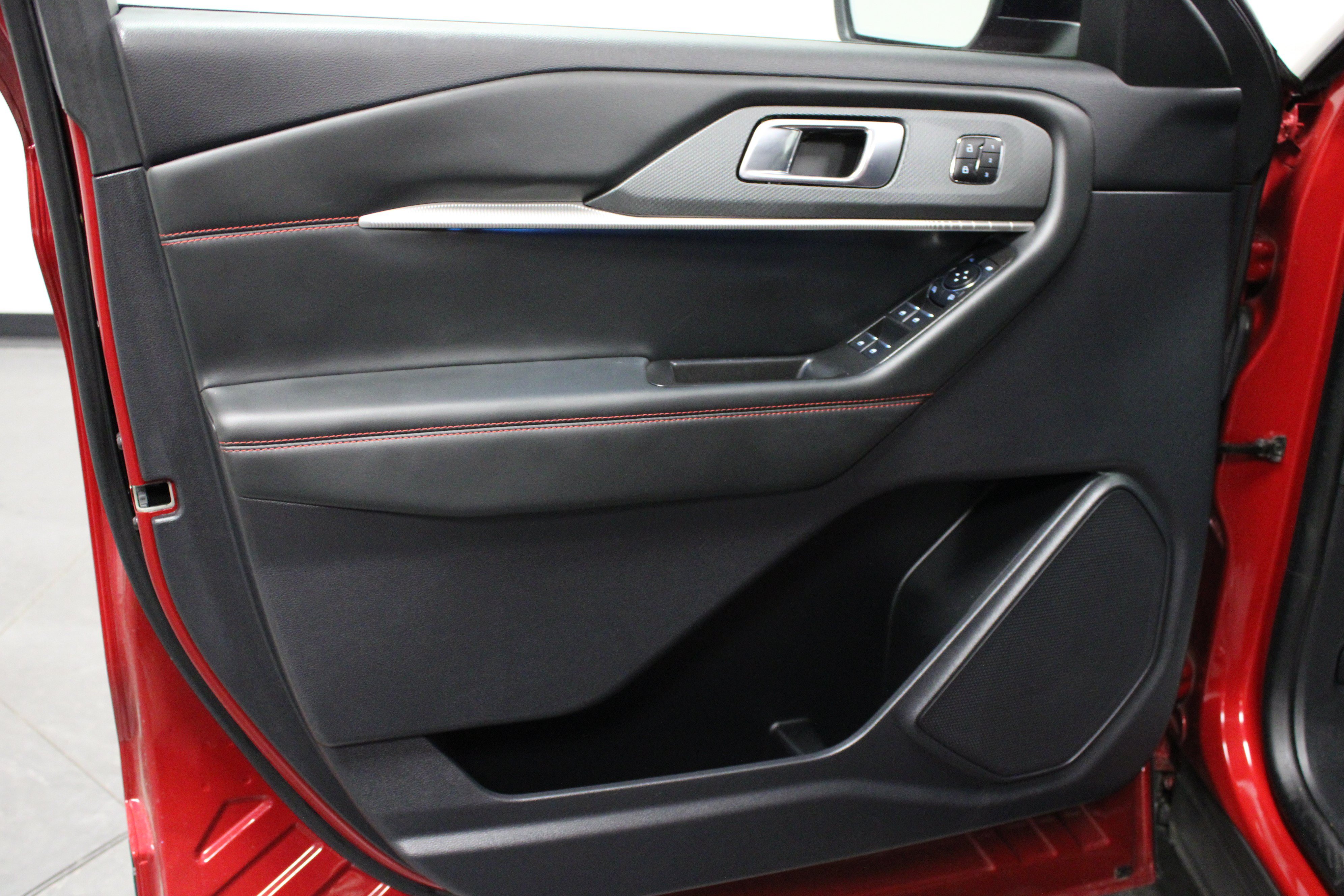 Used 2025 Ford Explorer ST-Line w/ Premium Package RWD image 11