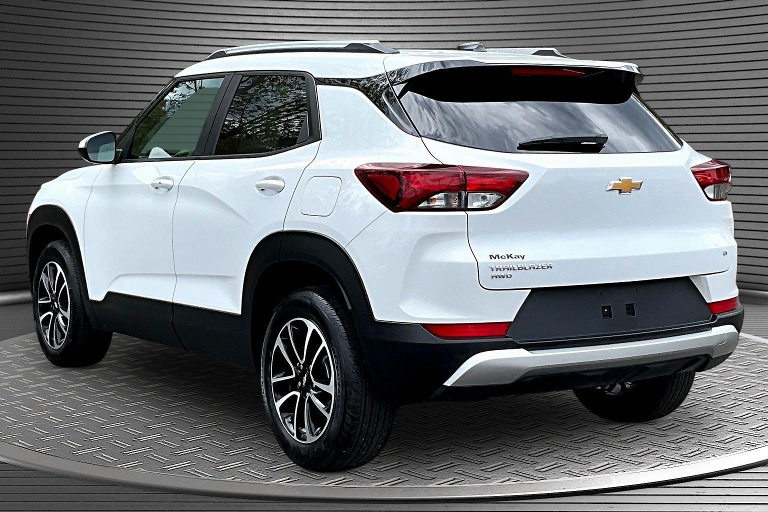 Used 2025 Chevrolet TrailBlazer LT AWD/4WD image 4