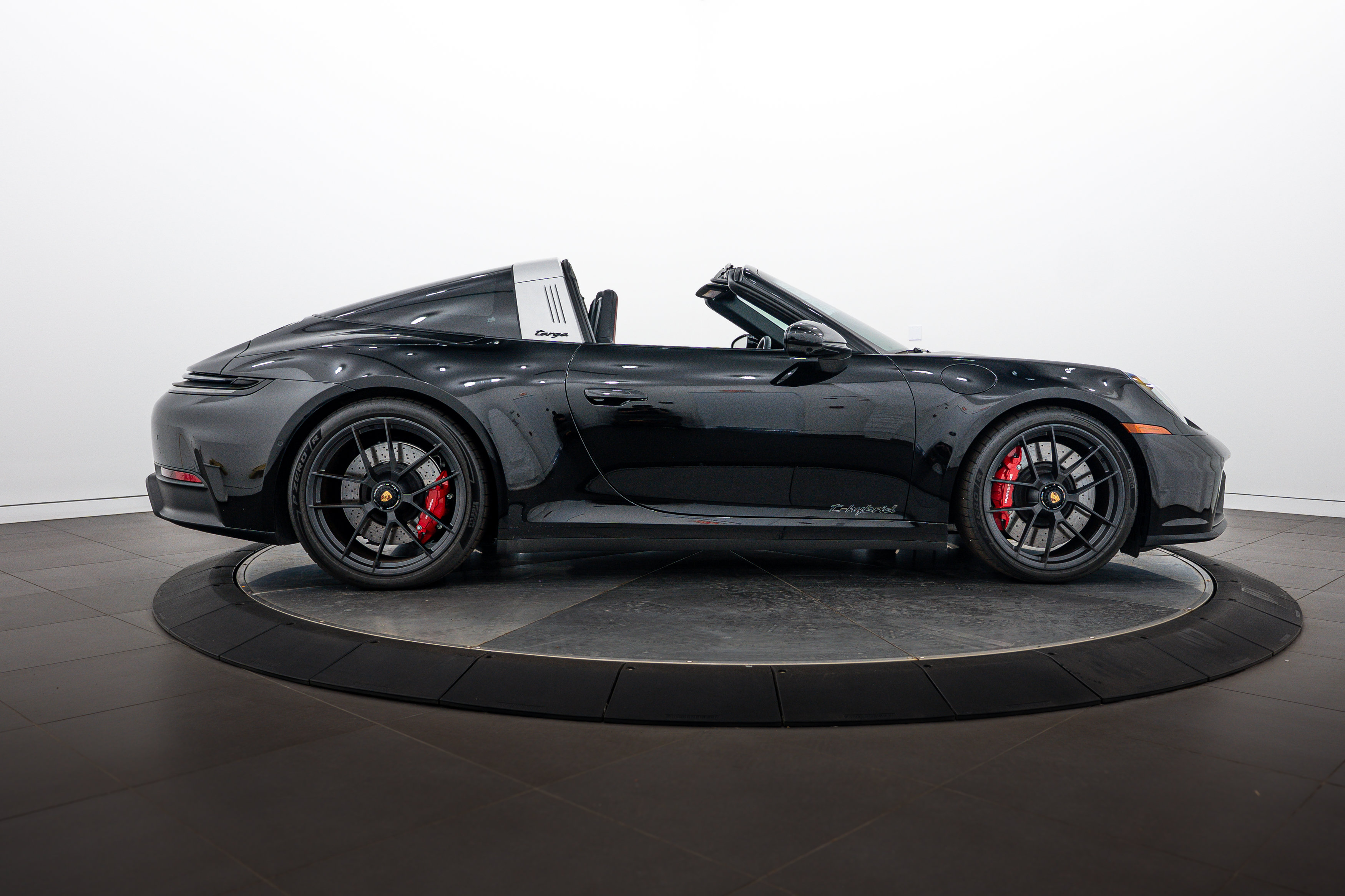 Certified 2025 Porsche 911 Targa 4 GTS AWD/4WD image 8