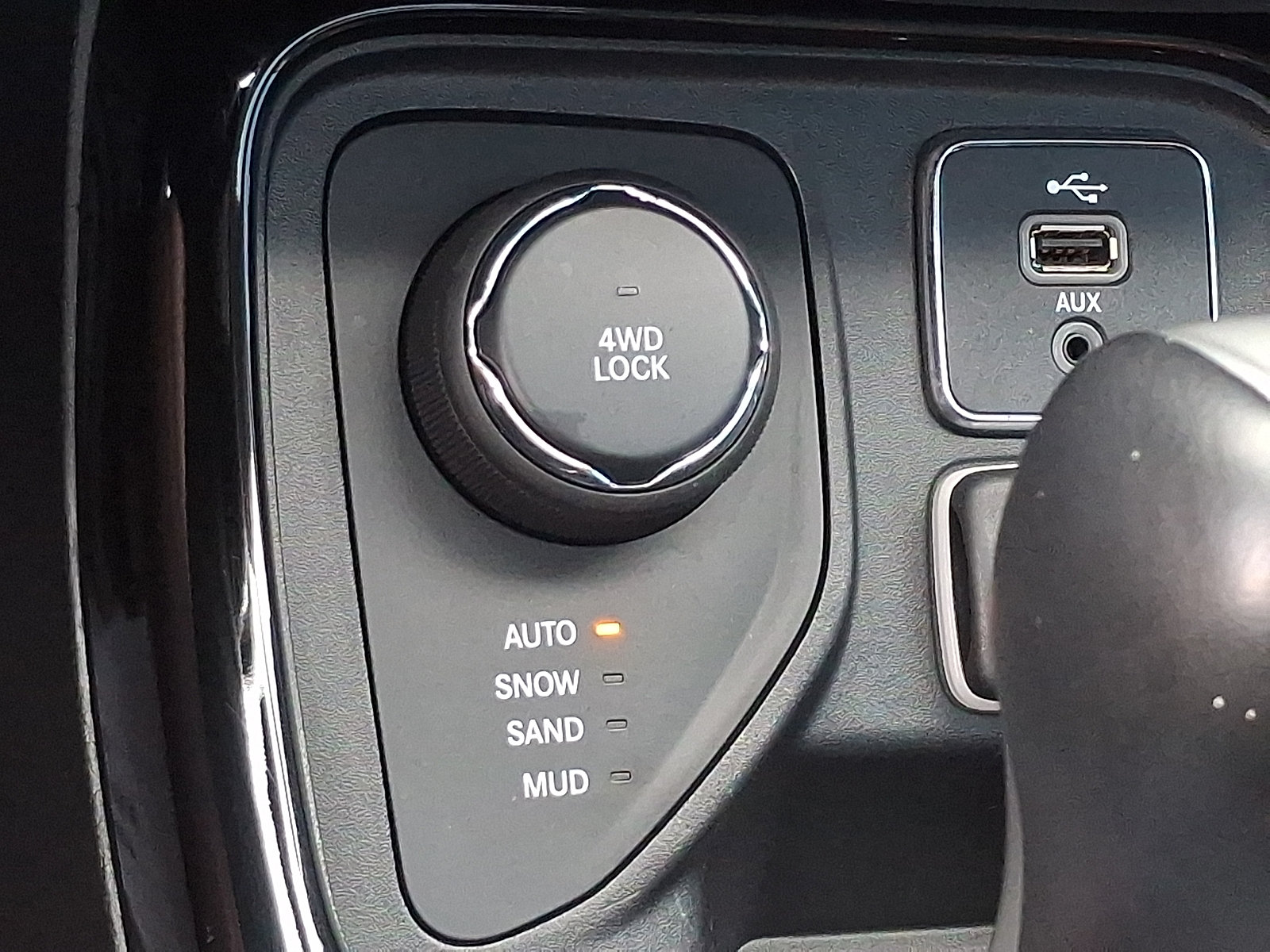 Used 2018 Jeep Compass Limited w/ Navigation Group AWD/4WD image 26