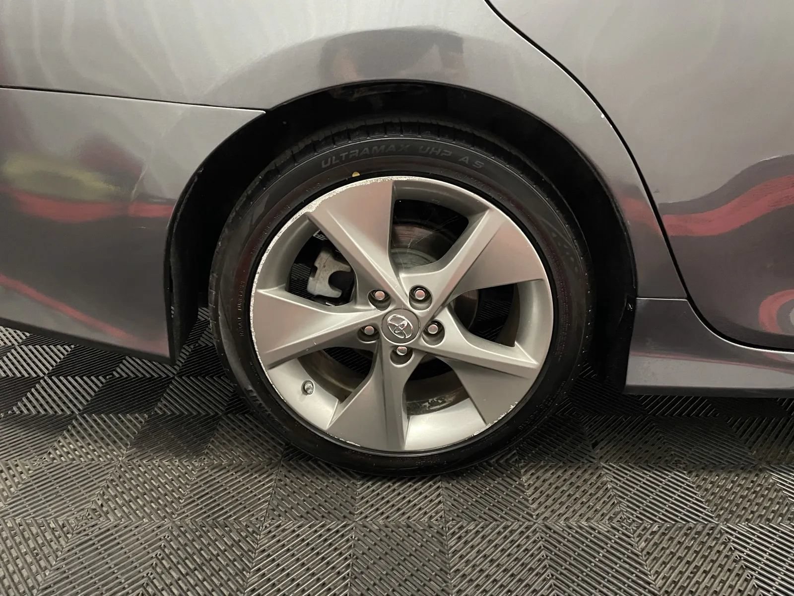 Used 2013 Toyota Camry SE w/ Leather Pkg FWD image 18