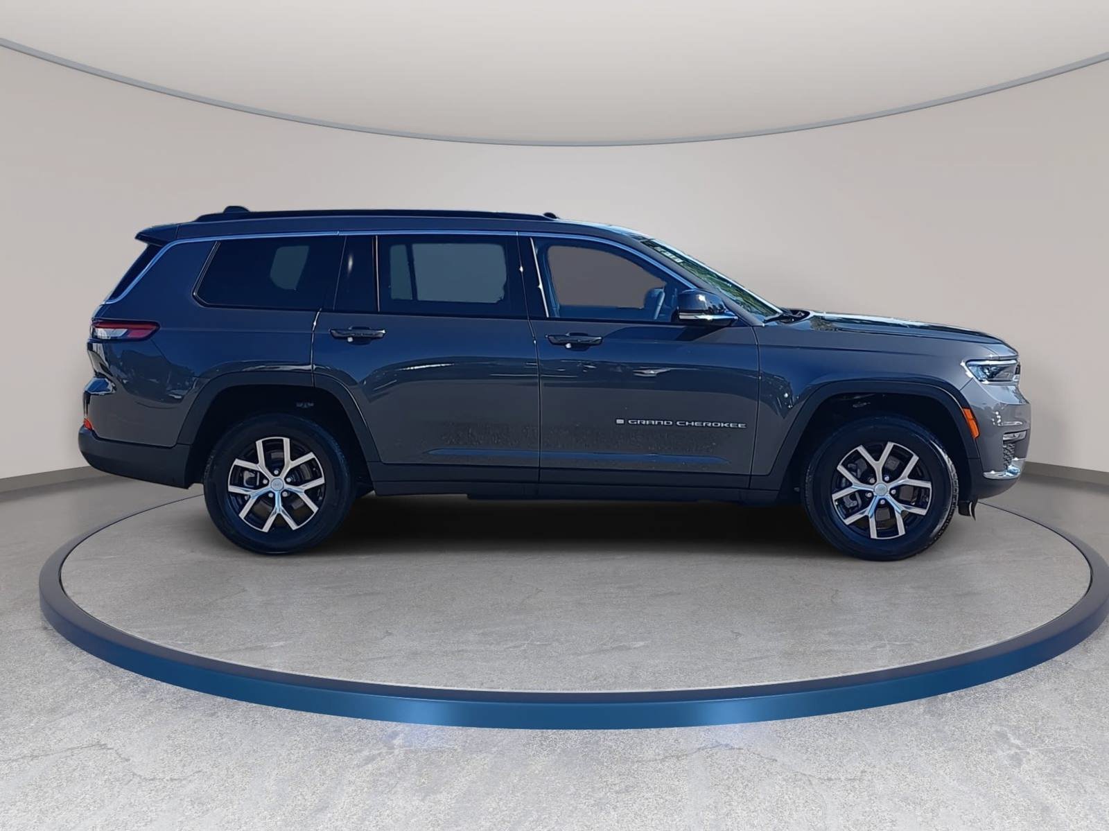 Used 2025 Jeep Grand Cherokee L Limited AWD/4WD image 4