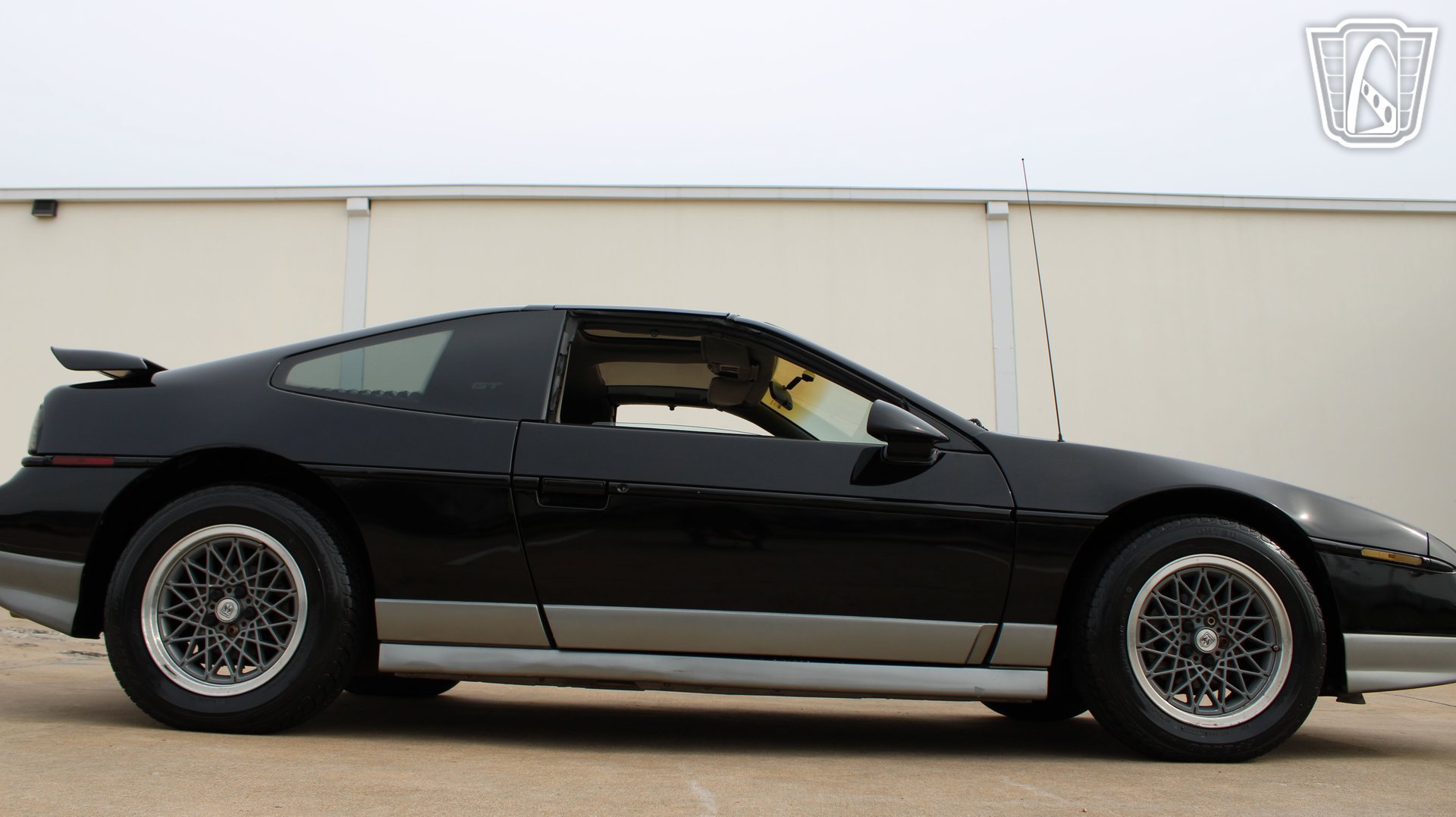 Used 1987 Pontiac Fiero GT RWD image 38