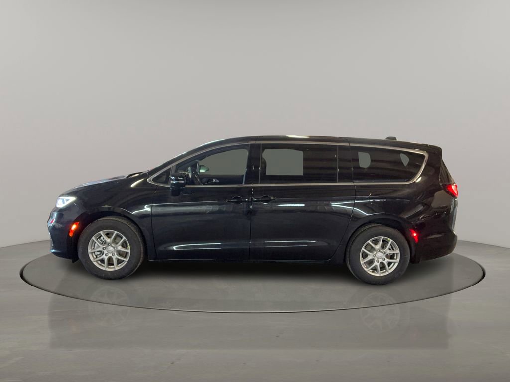 New 2026 Chrysler Pacifica Select image 4