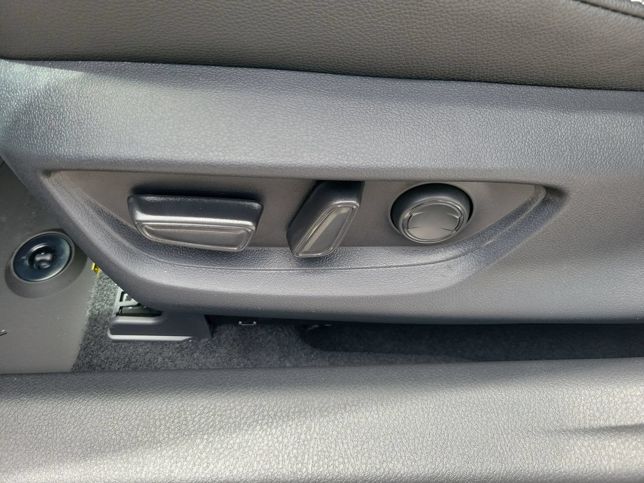 Used 2026 Toyota Camry SE FWD image 18