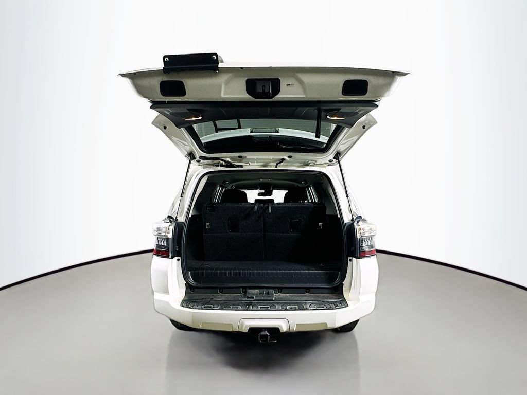 Used 2020 Toyota 4Runner SR5 AWD/4WD image 35