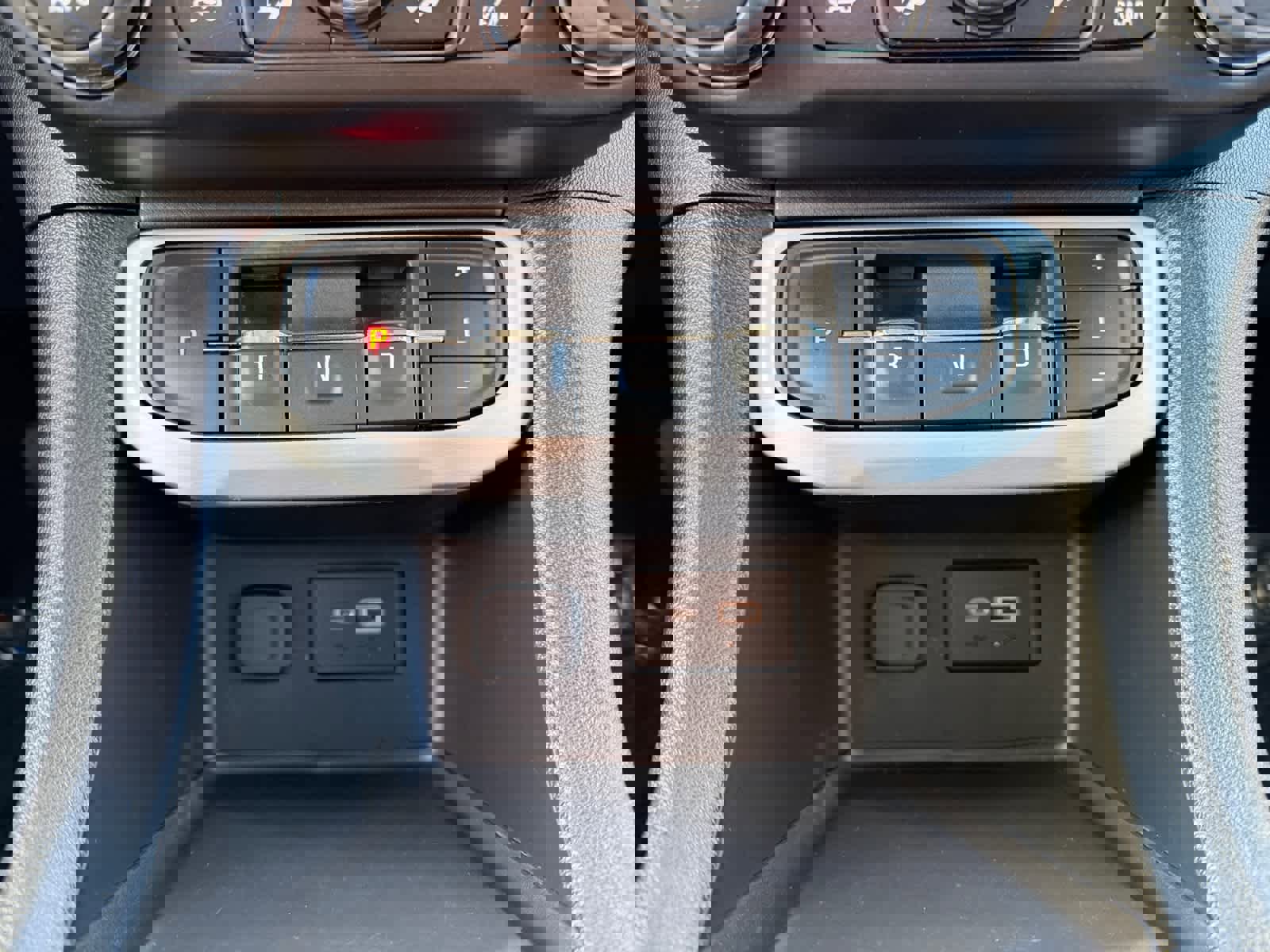 Used 2023 GMC Acadia SLE w/ Driver Convenience Package image 28