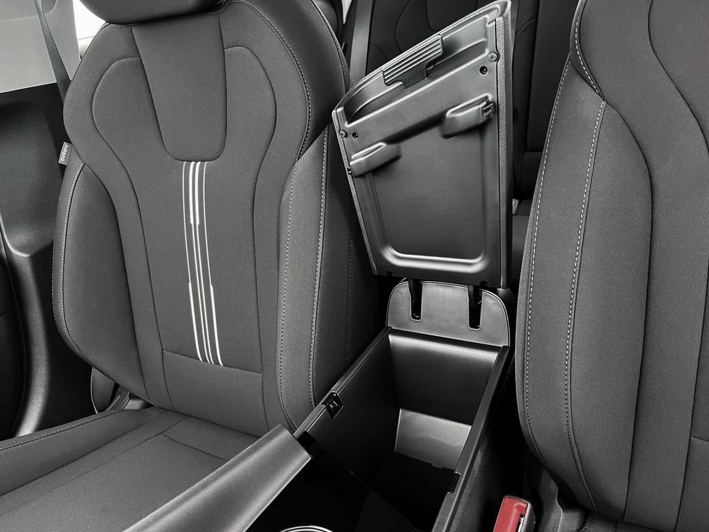 New 2025 Hyundai Elantra SEL FWD image 18
