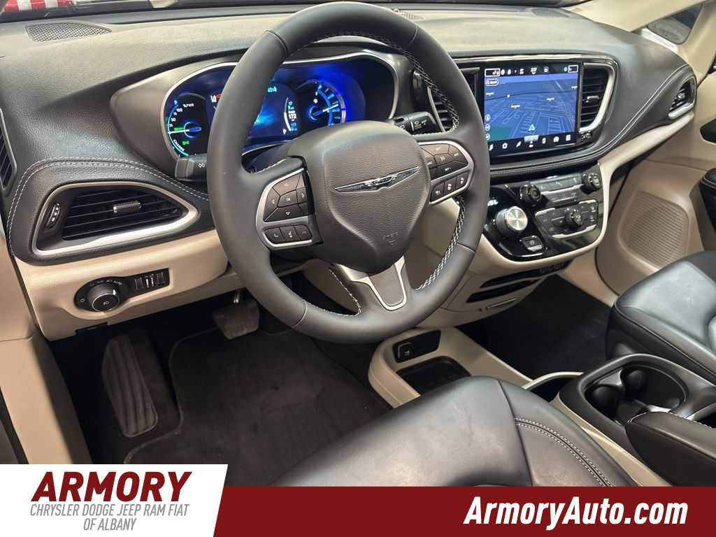 Used 2023 Chrysler Pacifica Touring-L w/ Uconnect Theater Family Group image 9