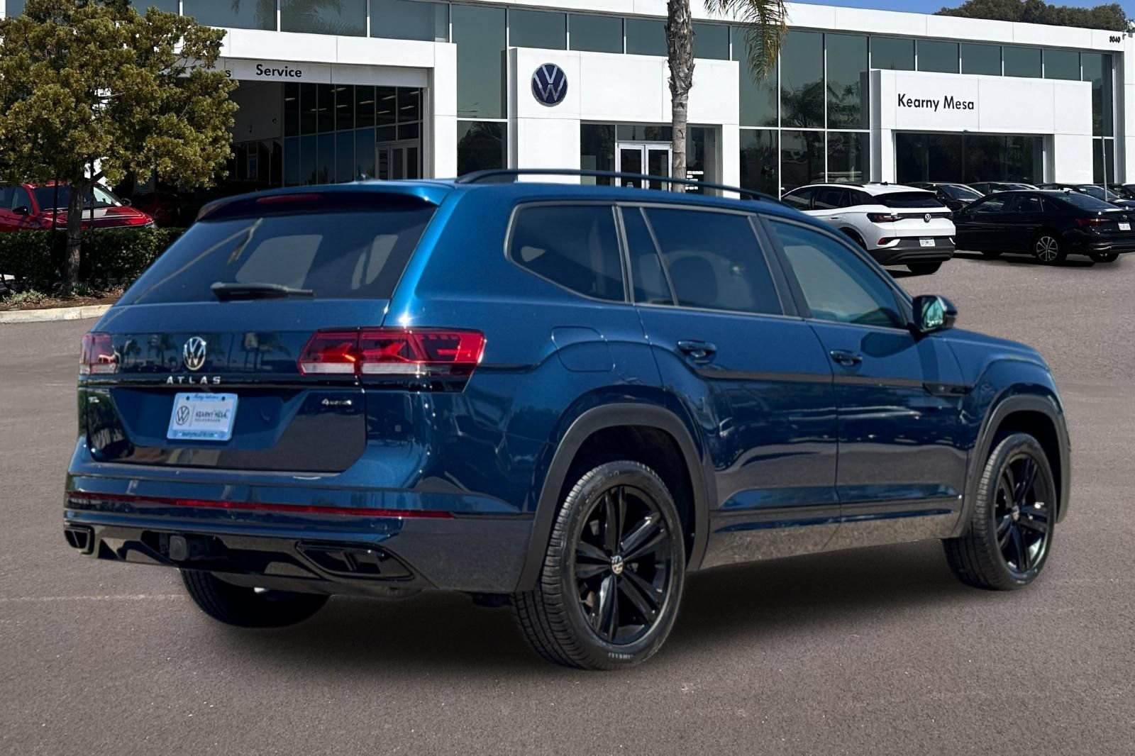 Used 2023 Volkswagen Atlas SEL R-Line AWD/4WD image 4
