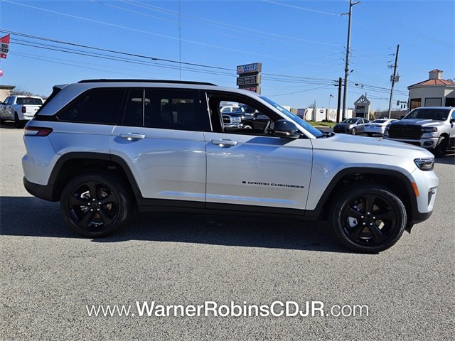 New 2025 Jeep Grand Cherokee Limited w/ Black Appearance Package image 15