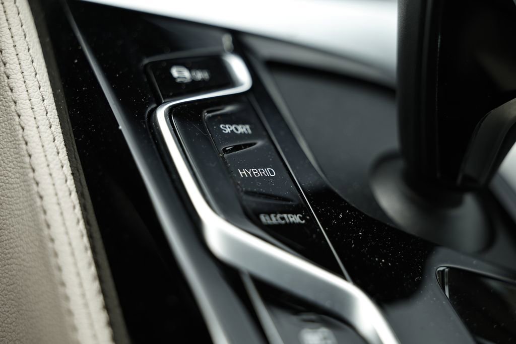 Used 2023 BMW 530e xDrive w/ M Sport Package AWD/4WD image 38