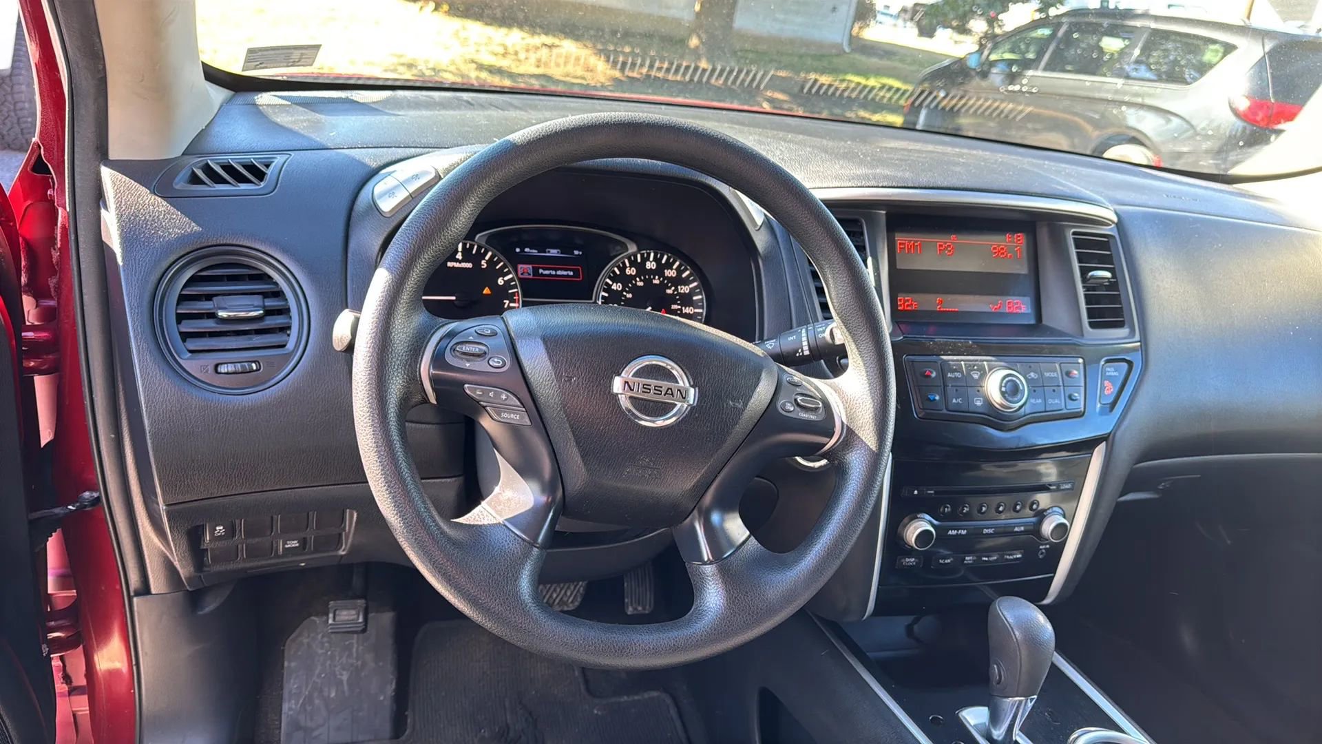 Used 2014 Nissan Pathfinder S image 9