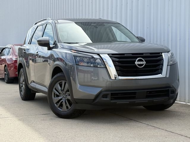 Used 2024 Nissan Pathfinder SV AWD/4WD image 2