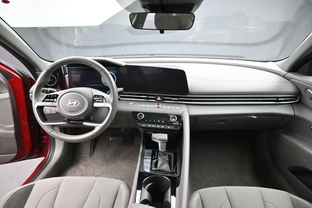 Used 2025 Hyundai Elantra SEL FWD image 16