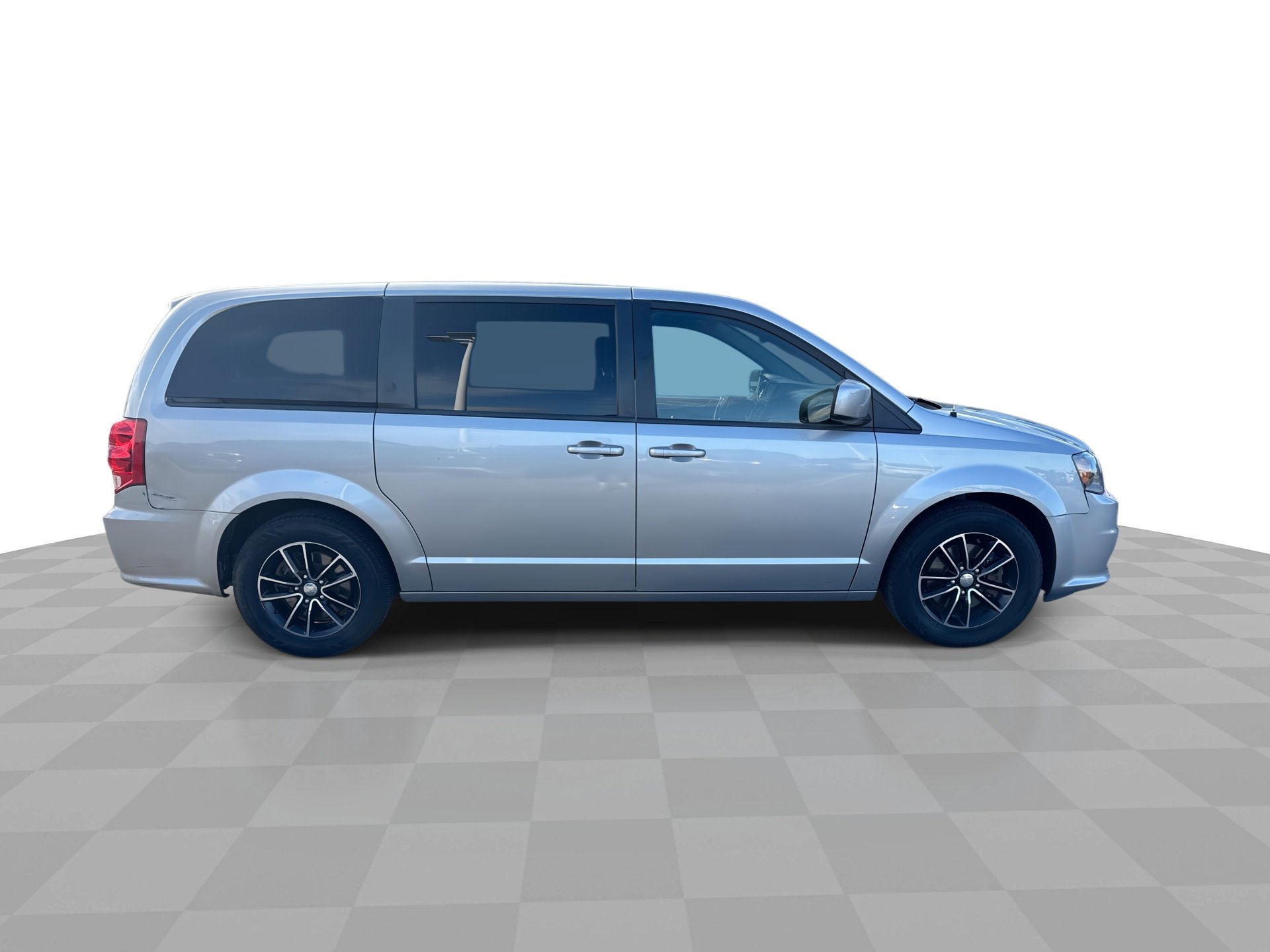 Used 2018 Dodge Grand Caravan SE image 9