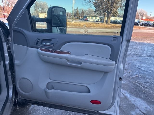 Used 2007 Chevrolet Silverado 1500 LTZ w/ EZ-Lift Tailgate Package AWD/4WD image 20