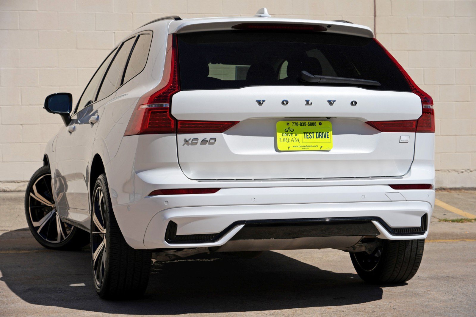 Used 2024 Volvo XC60 T8 Ultimate w/ Protection Package Premier AWD/4WD image 6