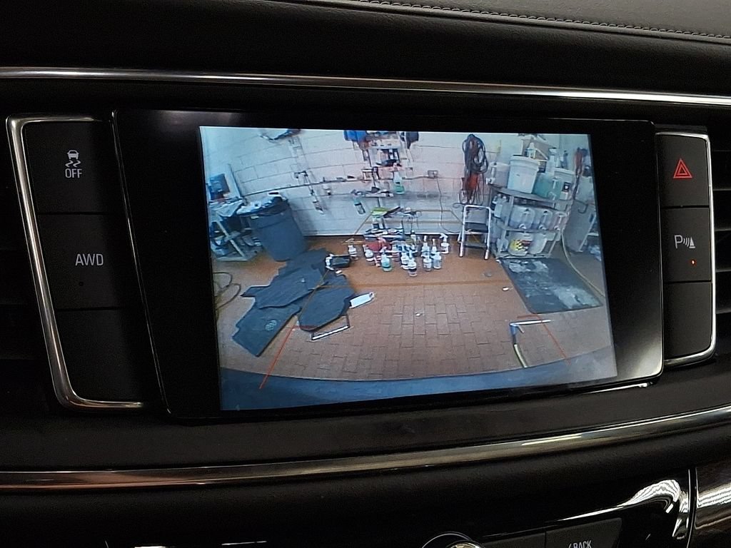 Used 2018 Buick Enclave Essence AWD/4WD image 17