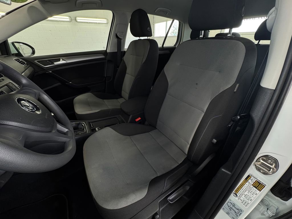 Used 2016 Volkswagen e-Golf SE w/ DC Fast Charging Package FWD image 13