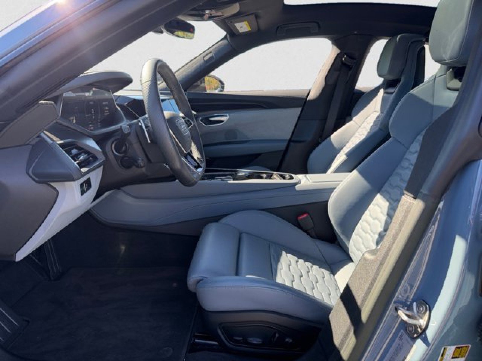 Used 2023 Audi e-tron GT Prestige w/ Prestige Package image 10